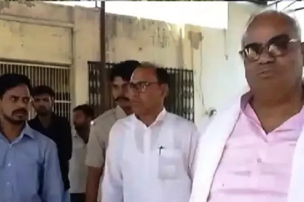 सुबह सवेरे ही ग्राम पंचायतों का निरीक्षण करने शिक्षा मंत्री दिलावर पहुंचे और शौचालय तक देखे