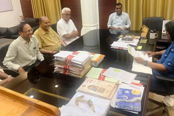 जैन संतो पर हुई लूंट व मारपीट की घटना के संदर्भ में जिला कलेक्टर को मुख्यमंत्री के नाम दिया ज्ञापन