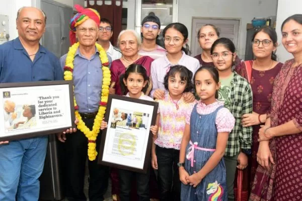 बीकानेर के वरिष्ठ नेत्र रोग विशेषज्ञ डॉ. नरेन्द्र कुमार शर्मा को लाइबेरिया (अफ्रीका) में मिला सेवा सम्मान