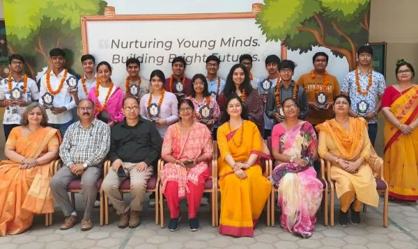 सीबीएसई के कक्षा 10वीं व 12वीं नतीजों में 90 प्रतिशत से उपर के छात्र छात्राओं का अभिनन्दन