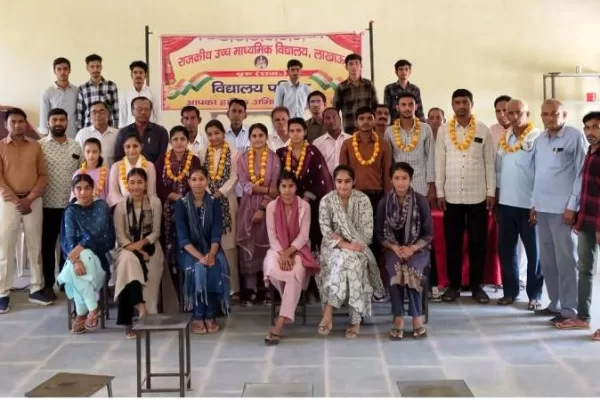 लाखाऊ राउमावि में 12 वीं कक्षा में उत्कृष्ट परिणाम पर विद्यार्थियों का किया सम्मान