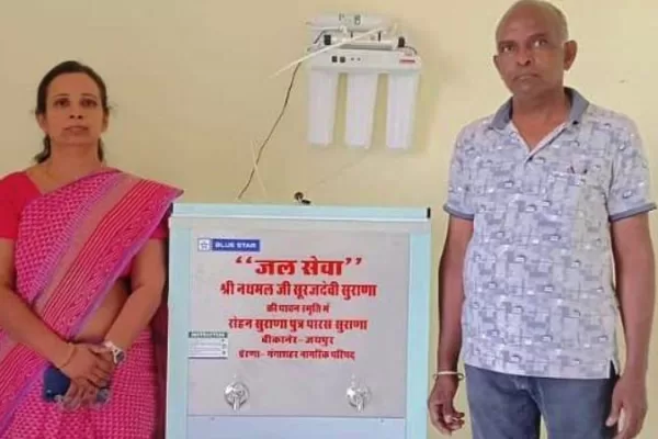 तीन सार्वजनिक जगहों पर वाटर कूलर मय वाटर प्यूरीफायर भेंट किये