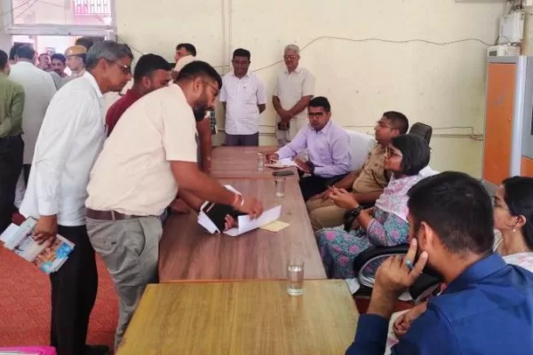 जिला कलक्टर ने पूगल में उपखंड स्तरीय जनसुनवाई में निभाई भागीदारी, विभिन्न सरकारी कार्यालयों का किया वार्षिक निरीक्षण