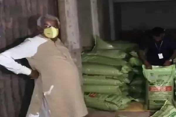 बीछवाल में अवैध बीज गोदामों पर छापेमारी, कृषि मंत्री किरोड़ी लाल मीणा के अचानक बीकानेर पहुंचने से मचा हड़कंप