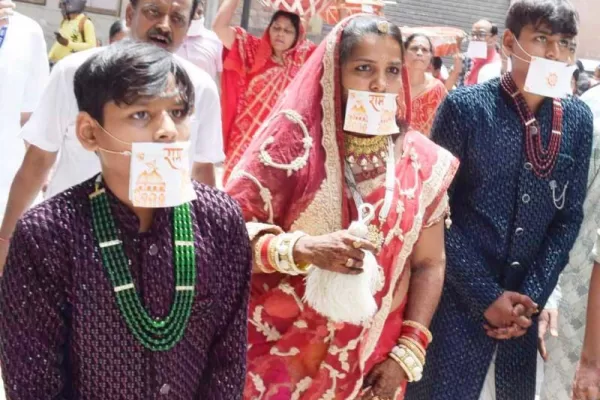 पांच मुमुक्षुओं ने ली भागवती दीक्षा, बीकानेर की रेखा सोनावत साध्वीश्री रामरूचि व दो बाल पुत्र राममूर्ति व रामहंस मुनि बने