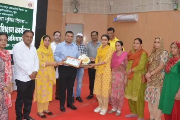 नशे व सामाजिक कुरीतियों को दूर करने की मुहिम में महिलाएं अग्रणी भूमिका निभाएं -आर्य